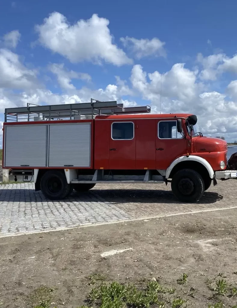 Mercedes Benz 1113LAF de fire rosie on tour-ADN-OVERLAND