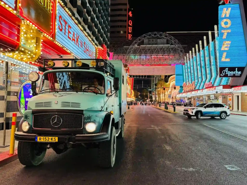 Mercedes Benz 1113LAF de fire rosie on tour-ADN-OVERLAND