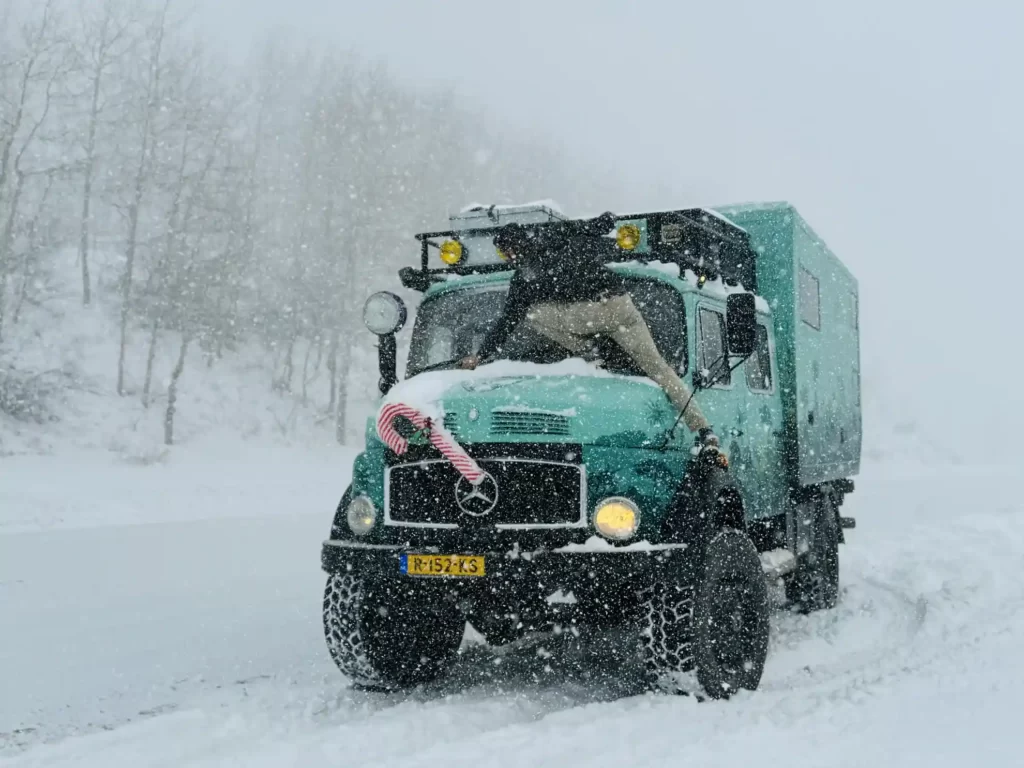 Mercedes Benz 1113LAF de fire rosie on tour-ADN-OVERLAND