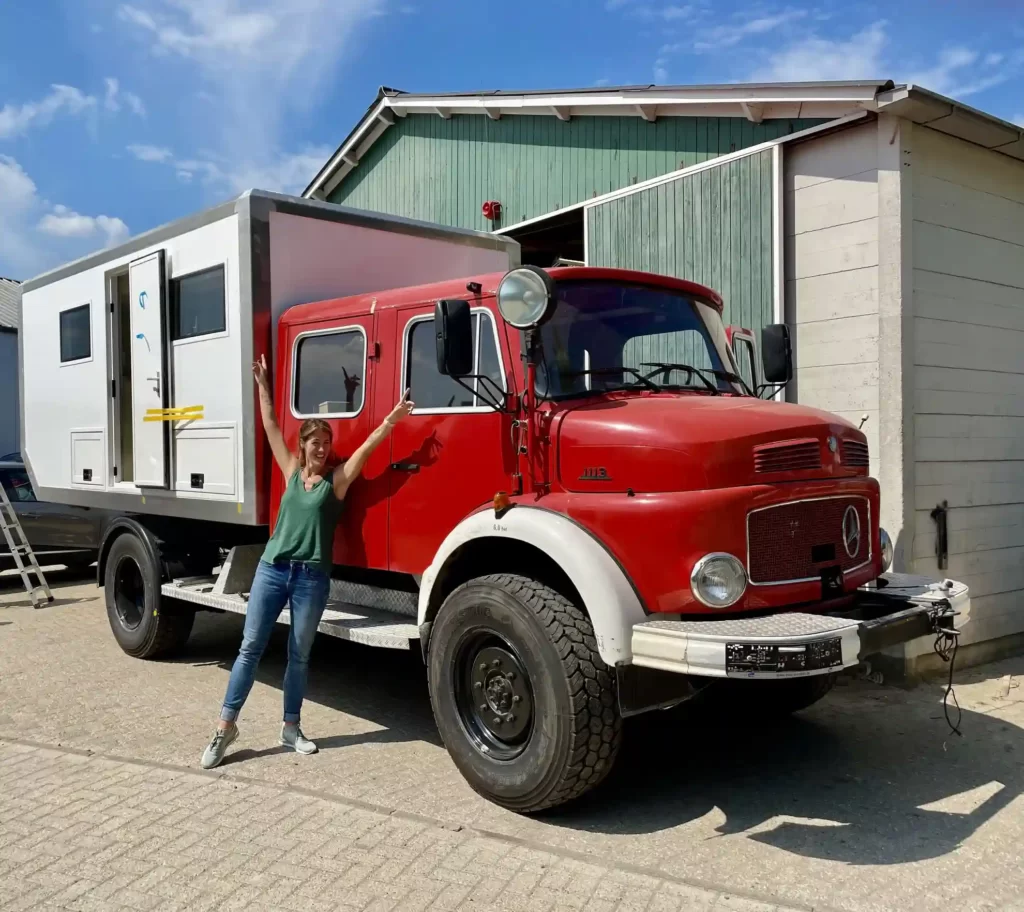 Mercedes Benz 1113LAF de fire rosie on tour-ADN-OVERLAND