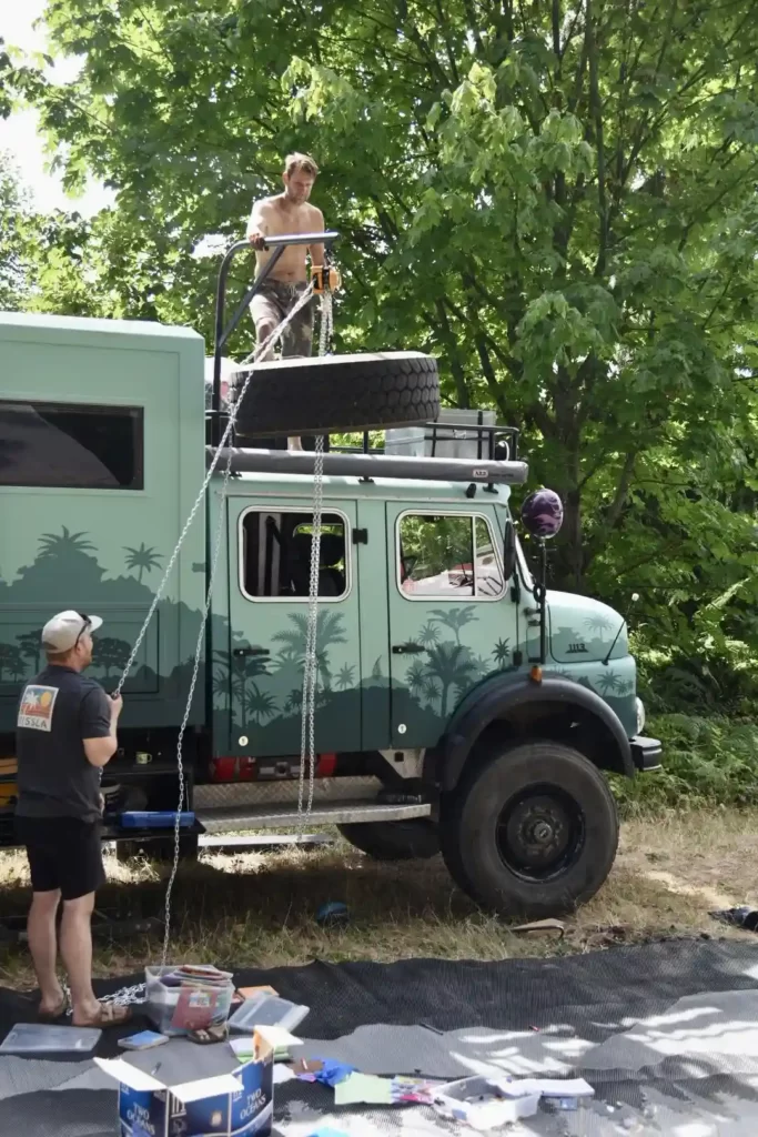Mercedes Benz 1113LAF de fire rosie on tour-ADN-OVERLAND