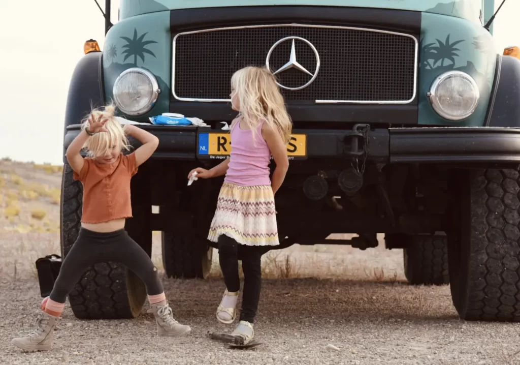 Mercedes Benz 1113LAF de fire rosie on tour-ADN-OVERLAND