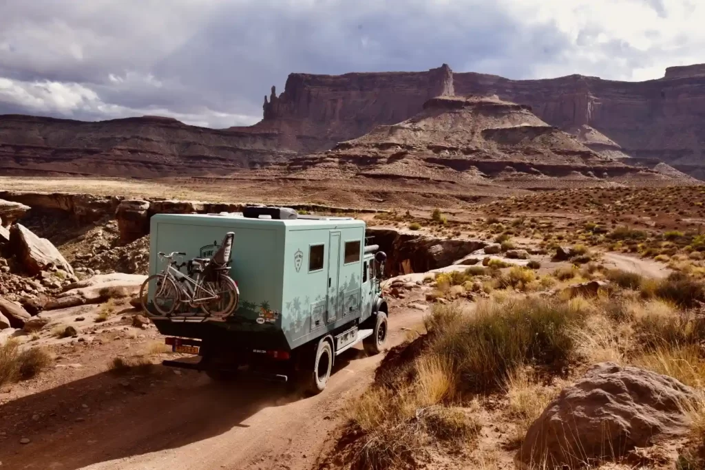 Mercedes Benz 1113LAF de fire rosie on tour-ADN-OVERLAND
