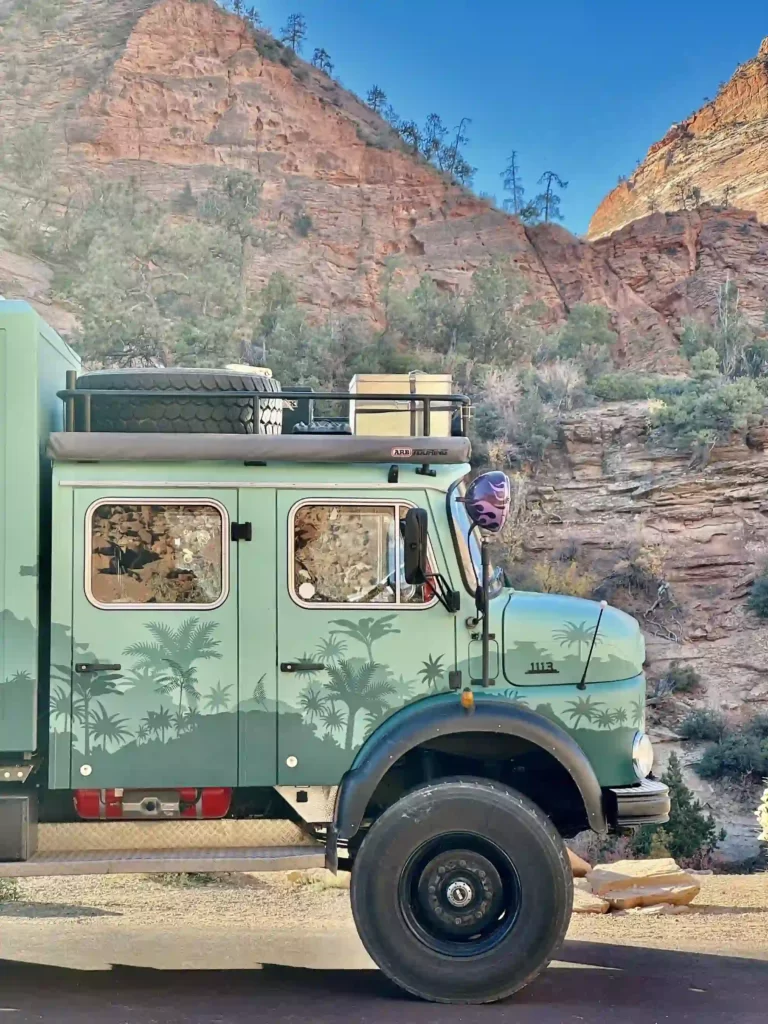 Mercedes Benz 1113LAF de fire rosie on tour-ADN-OVERLAND