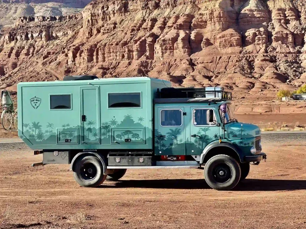 Mercedes Benz 1113LAF de fire rosie on tour-ADN-OVERLAND