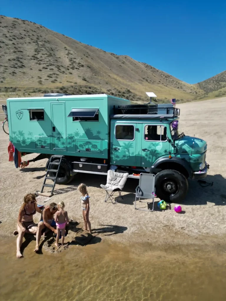 Mercedes Benz 1113LAF de fire rosie on tour-ADN-OVERLAND