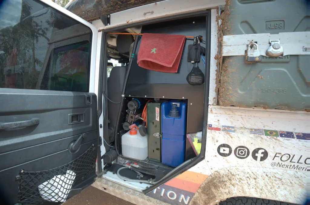 Land Rover Defender Camper depósitos de agua