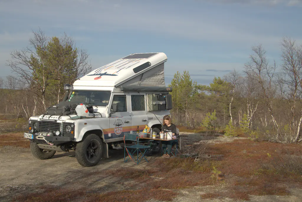 Techo elevable abierto para montar campamento