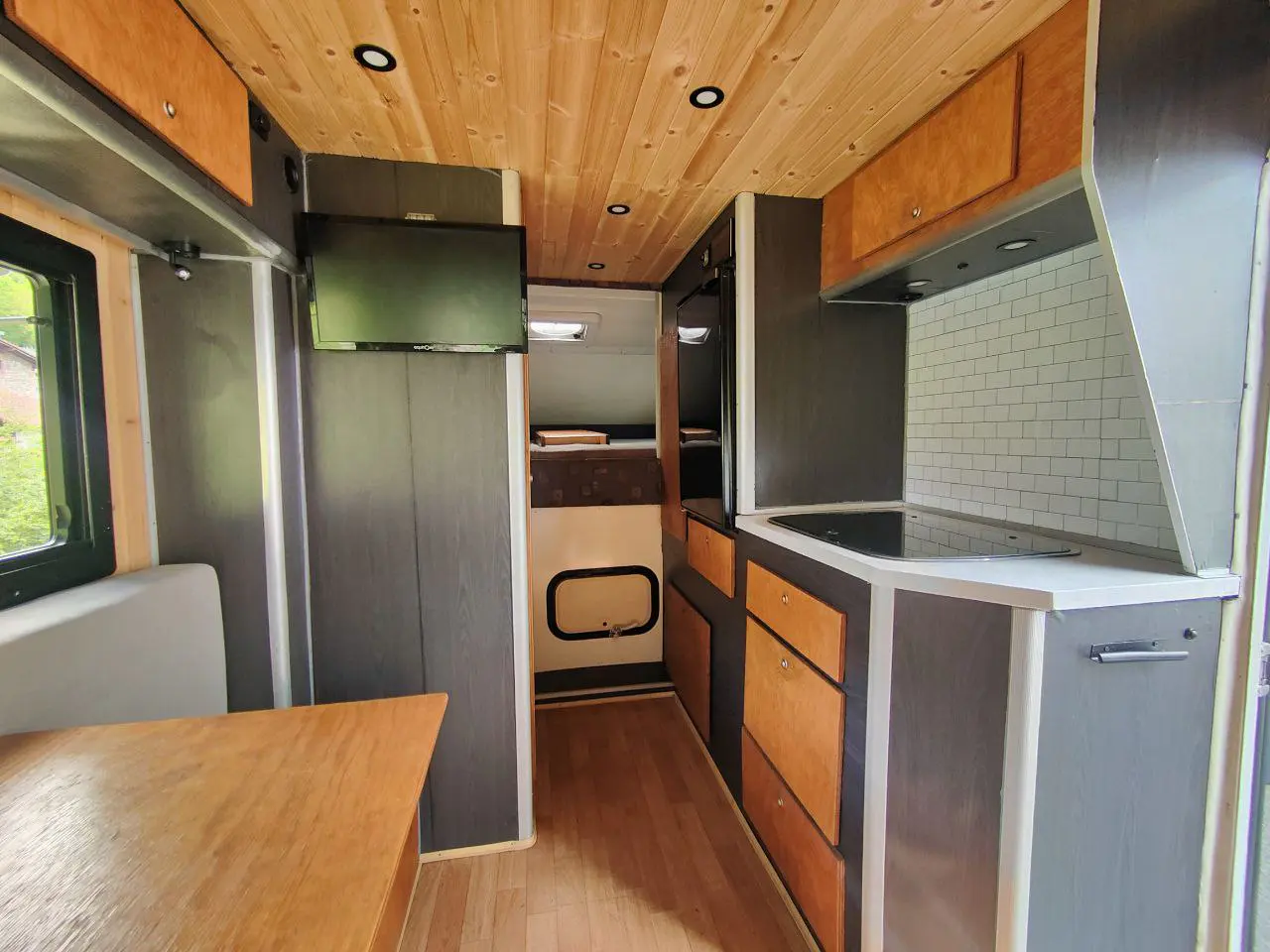 ADN OVERLAND - IVECO DAILY 4x4 55S18W overland camper cocina - Del rollo furgo