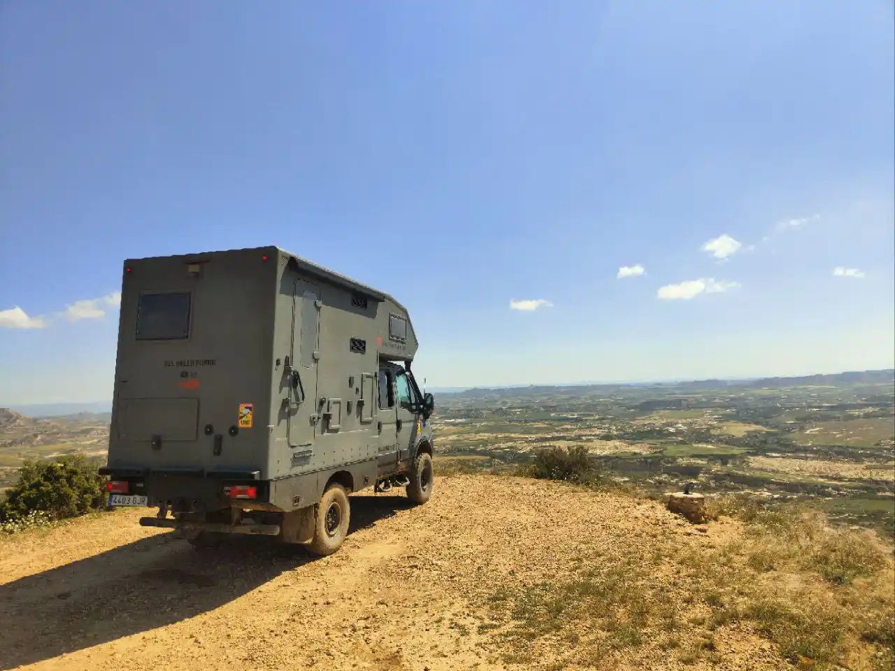 ADN OVERLAND - IVECO DAILY 4x4 55S18W overland - paisaje - Del rollo furgo
