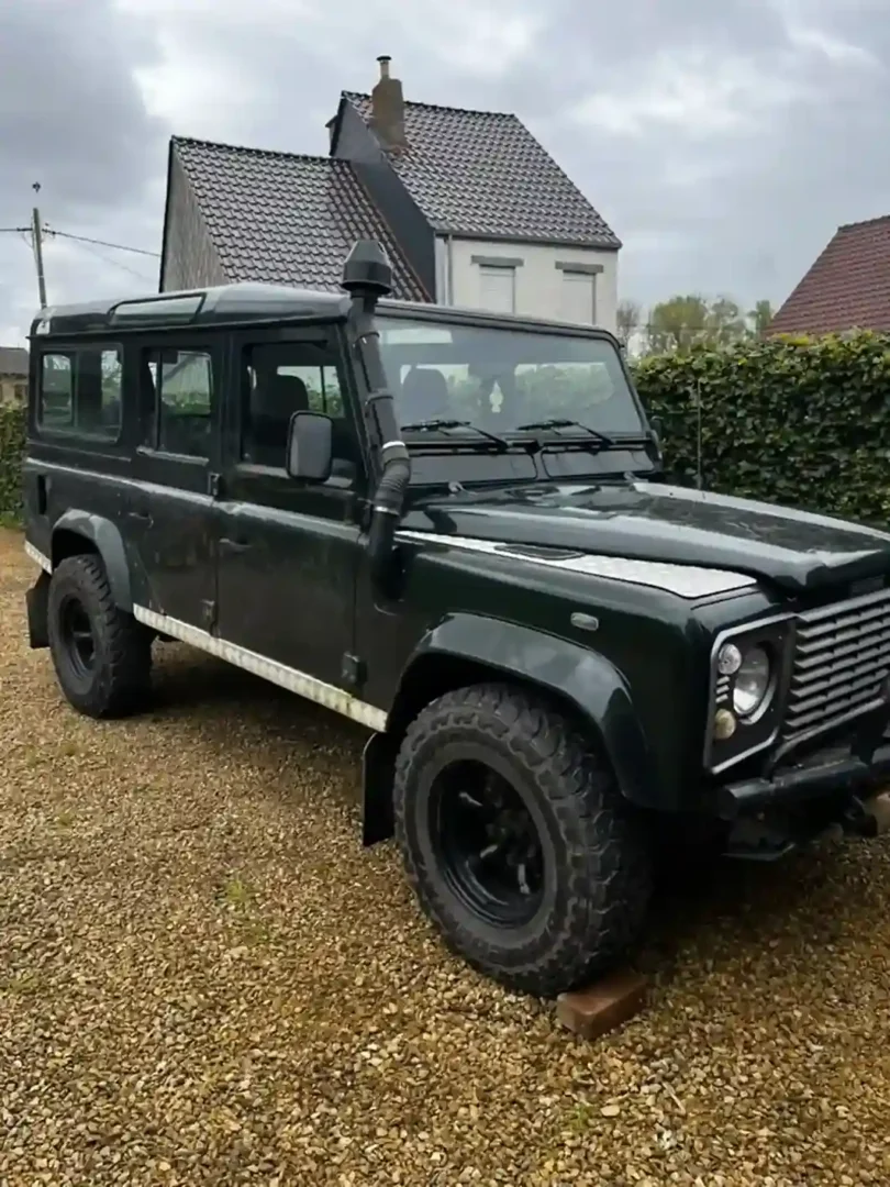ADN OVERLAND_LOST BETWEEN OCEANS_RESTORING LAND ROVER DEFENDER_Land Rover Defender 110 Original car