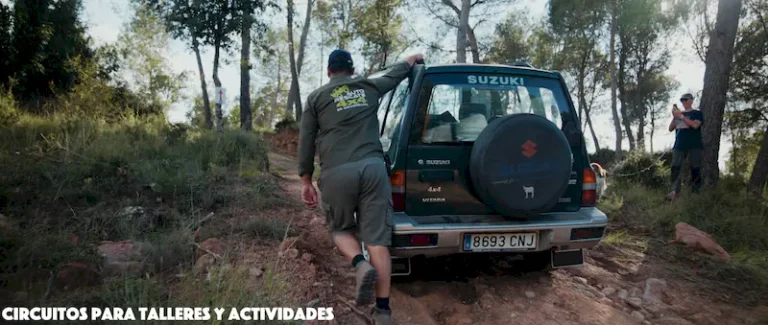 EVENTO EXPO ADN OVERLAND, taller de conducción y rescate, instructor impartiendo práctica