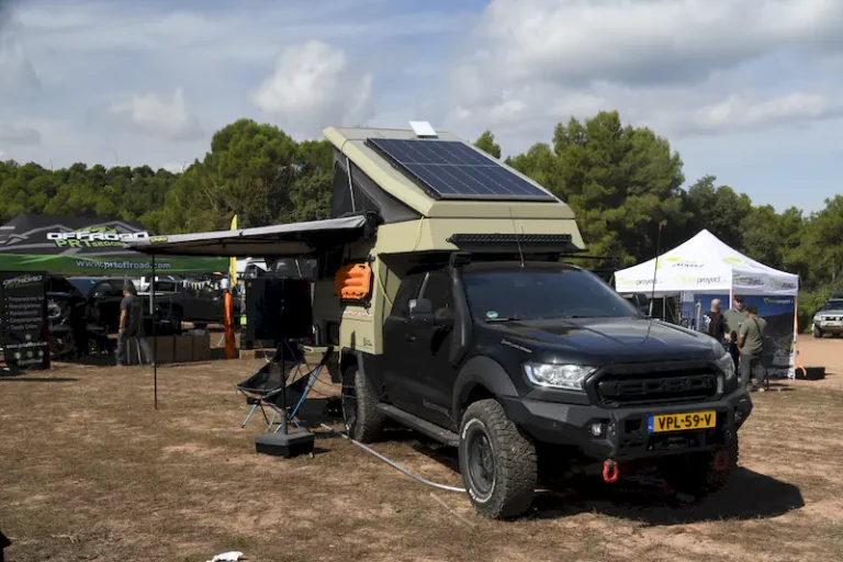 EVENTO EXPO ADN OVERLAND, expositor con célula camper para pick up 4x4